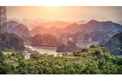 Vịnh Lan Hạ là địa điểm du lịch ở Hải Phòng được nhiều khách du lịch yêu mến. Khi đi du lịch Vịnh Lan Hạ, bạn nên thử 8 trải nghiệm thú vị sau đây