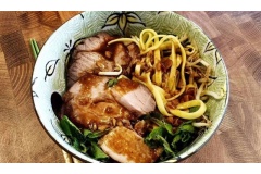 Bạn đến phố cổ Hội An chỉ để ngắm cảnh, chụp ảnh thì vẫn chưa đã lắm hãy thưởng thức thêm một tí các món ăn ngon ở đây sẽ giúp bạn có chuyến du lịch trọn vẹn. 