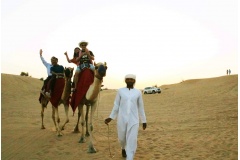 Trải nghiệm sống thử trên sa mạc Safari – hoạt động hấp dẫn nhất khi du lịch Dubai. Khám phá vẻ đẹp kỳ vĩ và những thử thách đầy kịch tính giữa lòng sa mạc.