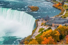 Du lịch Thác Niagara nằm tại đường biên giới tự nhiên tuyệt đẹp nối liền tiểu bang New York (Mỹ) và tỉnh Ontario (Canada) – là một trong những trải nghiệm ngoạn mục nhất Bắc Mỹ.