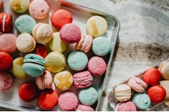 Nếu có dịp ghé thăm Pháp, đừng bỏ lỡ cơ hội thưởng thức 7 món bánh tráng miệng trứ danh – nơi hội tụ sự tinh tế, cầu kỳ và nghệ thuật ẩm thực đặc sắc. Không chỉ nổi tiếng với những địa danh tuyệt đẹp, ẩm thực Pháp còn mang đến trải nghiệm đầy cuốn hút cho