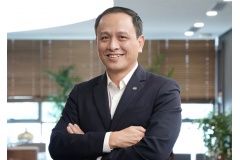 Ông Lê Hồng Ha, CEO Vietnam Airlines, cho biết Hãng Hàng Không Vietnam Airlines mở bán vé máy bay đi Mỹ khoảng 1000 usd/chiều trong vài ngày tới