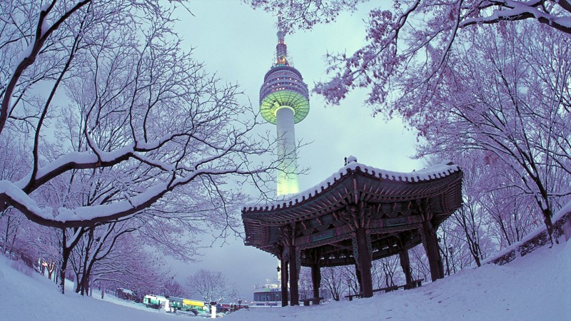 Tháp N Seoul tọa lạc trên núi Namsan